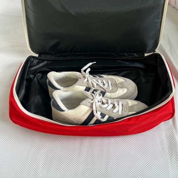 GUESS Bag Tote Gym Weekend Logo White Red Black Lightweight Duffle Travel - Picture 5 of 9